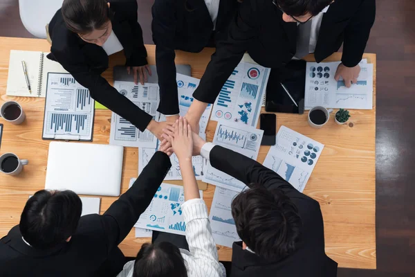 Visão Superior Grupo Coeso Empresários Juntar Mãos Formar Círculo Sobre — Fotografia de Stock