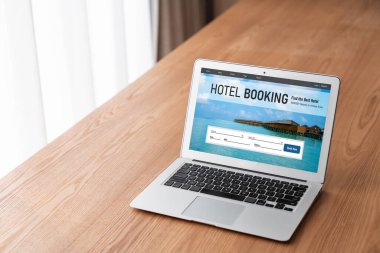 Çevrimiçi otel konaklama rezervasyon sitesi mod rezervasyon sistemi sağlar. Seyahat teknolojisi kavramı .