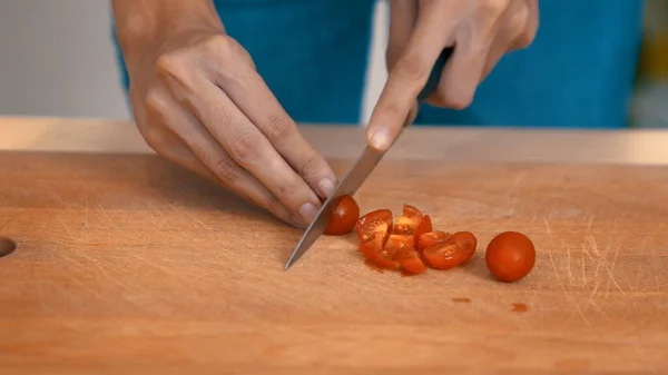 Close Hands Holding Knife Preparing Contented Meal Sliced Tomatoes Other — Fotografia de Stock