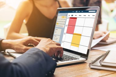 İnternet sitesindeki modish regrition için çevrimiçi aplikasyon rezervasyon takvimi