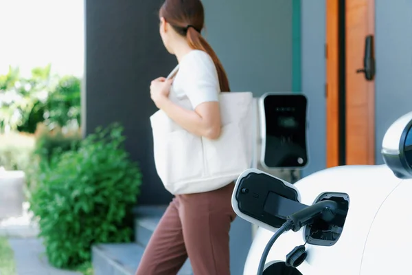 Focus Image Electric Vehicle Recharging Battery Home Charging Station Blurred — Stockfoto