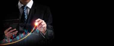 Businessman analyst working with digital finance business data graph showing technology of investment strategy for perceptive financial business decision. Digital economic analysis technology concept.