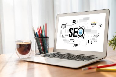 Model e-ticaret için SEO arama motoru optimizasyonu ve bilgisayar ekranında gösterilen çevrimiçi perakende işi