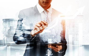 Businessman analyst working with digital finance business data graph showing technology of investment strategy for perceptive financial business decision. Digital economic analysis technology concept.