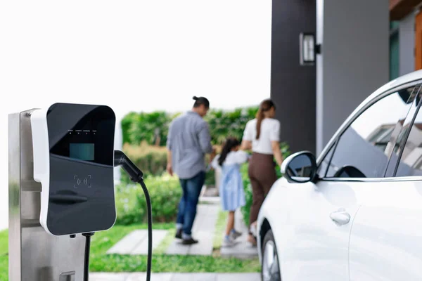 Focus Closeup Electric Vehicle Recharging Battery Home Electric Charging Station — Stok fotoğraf