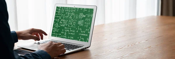 Wiskundige Vergelijkingen Modische Formule Computerscherm Met Begrip Van Wetenschap Onderwijs — Stockfoto