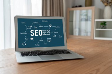 Model e-ticaret için SEO arama motoru optimizasyonu ve bilgisayar ekranında gösterilen çevrimiçi perakende işi