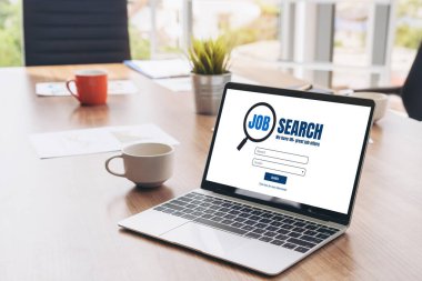 Çalışanların işe alım İnternet ağındaki iş fırsatlarını araması için mod web sitesinde online iş araması