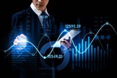 Businessman analyst working with digital finance business data graph showing technology of investment strategy for perceptive financial business decision. Digital economic analysis technology concept.
