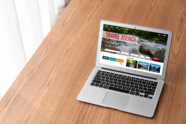 Model arama ve seyahat planlama için internet sitesi uçuş, otel ve tur rezervasyonları için anlaşma ve paket sunuyor