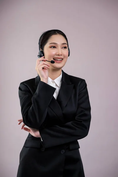 Attractive Asian Female Call Center Operator Happy Smile Face Advertises — Stock Photo, Image