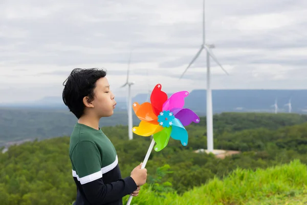 Progressive Young Asian Boy Playing Wind Pinwheel Toy Wind Turbine — Foto Stock