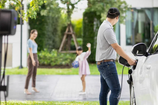 Focus Image Progressive Man Charging Electric Car Home Charging Station — Foto Stock