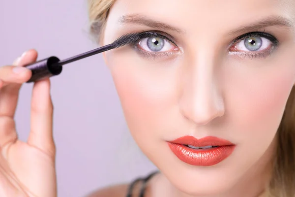 Closeup Woman Blond Hair Putting Alluring Black Mascara Brush Hand — Stock Photo, Image