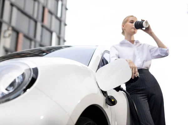 Progressive Businesswoman Electric Car Charging Station Driving City Center Eco — ストック写真