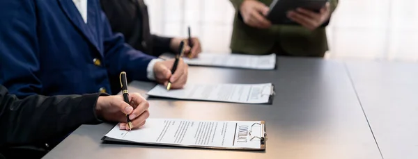 Панорама Мнения Руководителей Корпораций Подписать Совместный Бизнес Контракт Зале Заседаний — стоковое фото