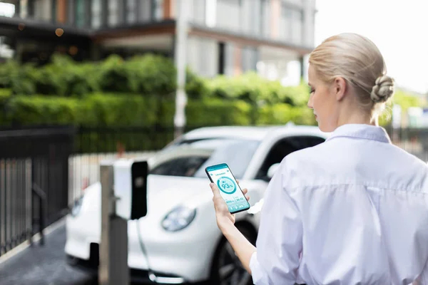 Suit Clad Progressive Businesswoman Look Cars Battery Status Her Phone — Stock fotografie