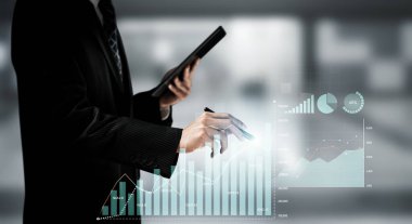 Businessman analyst working with digital finance business data graph showing technology of investment strategy for perceptive financial business decision. Digital economic analysis technology concept.