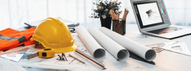 Dizüstü bilgisayar ekranında, teknolojinin kusursuz entegrasyonu ve geleneksel taslak metodu üzerine dokümanlar ve planlar içeren mimari tasarım yazılımının dijital planı. İçgörü