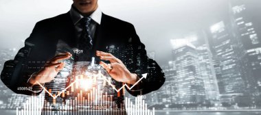 Businessman analyst working with digital finance business data graph showing technology of investment strategy for perceptive financial business decision. Digital economic analysis technology concept.