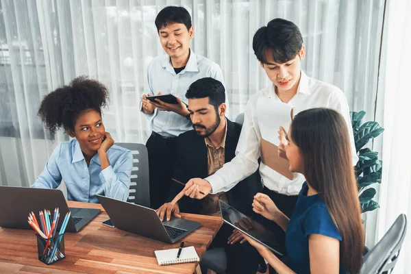 Pessoas Negócios Felizes Diversificadas Trabalham Juntas Discutindo Escritório Corporativo Trabalho — Fotografia de Stock