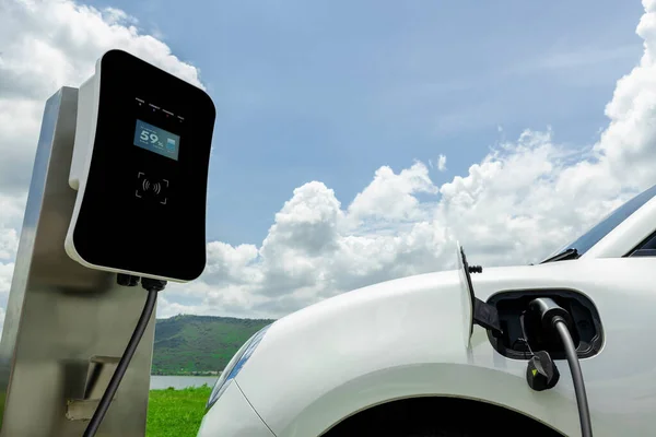 Progressive Environmental Green Technology Concept Electric Vehicle Recharging Battery Charging — Zdjęcie stockowe