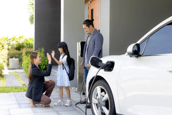 Progressive Young Parents Daughter Electric Vehicle Home Charging Station Green — Photo