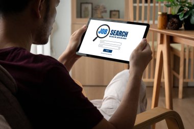 Çalışanların işe alım İnternet ağındaki iş fırsatlarını araması için mod web sitesinde online iş araması