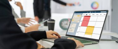 İnternet sitesindeki modish regrition için çevrimiçi aplikasyon rezervasyon takvimi