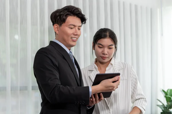 Manager Advising Guiding Younger Colleague Tablet Workplace Couple Businesspeople Formal — 图库照片