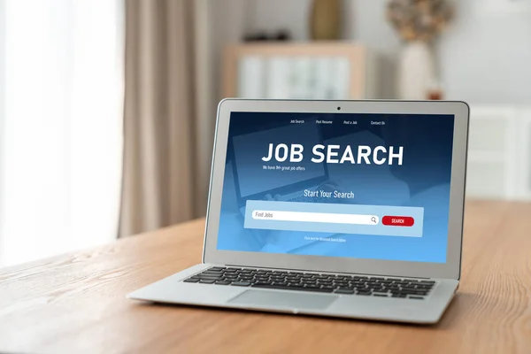 オンラインで仕事を探す インターネット ネットワークで仕事の機会を探すために働く人のための料理サイト — ストック写真