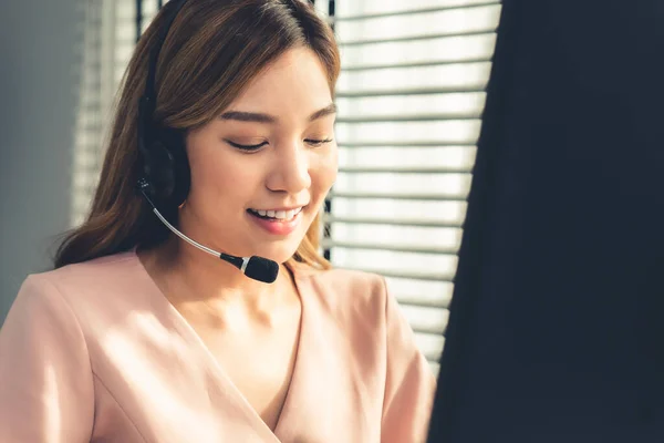 Competent Female Operator Working Computer While Talking Clients Concept Relevant — Foto Stock