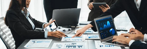 Panorama Sköt Analytiker Team Som Använder Fintech För Att Analysera — Stockfoto