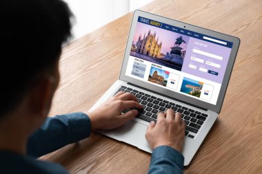 Model arama ve seyahat planlama için internet sitesi uçuş, otel ve tur rezervasyonları için anlaşma ve paket sunuyor