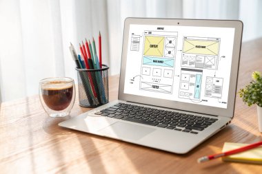 Web sitesi tasarım yazılımı çevrimiçi perakende ticaret ve e-ticaret için model şablonu sağlar