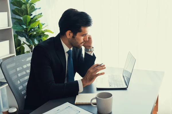 Empresário Trabalhando Moderno Espaço Trabalho Escritório Com Xícara Café Sua — Fotografia de Stock