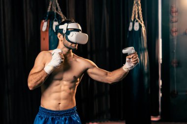 Boksör eğitimi VR teknolojisinden ya da sanal gerçeklikten faydalanıyor, VR kulaklık takıyor ve boks simülatörü ortamındaki becerisini geliştirmek için kontrolör kullanıyor. Impetus