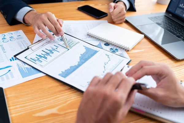 Busy Analyst Team Office Analyzing Financial Data Analysis Marketing Strategy — Stock Photo, Image