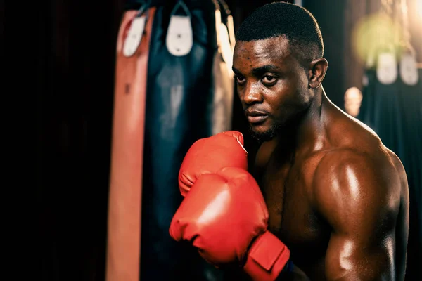Boxkämpfer Hemdsloser Pose Afroamerikanischer Schwarzer Boxer Mit Rotem Handschuh Defensiver — Stockfoto