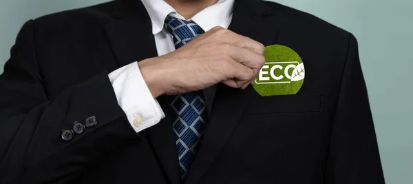 Экологически Чистые Корпорации Продвигающие Устойчивую Зеленую Бизнес Концепцию Бизнесменом Держат — стоковое фото