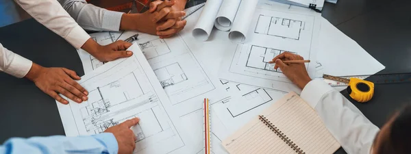 Ingeniero Socio Dibujo Trabajo Diseño Planos Juntos Mesa Oficina Para —  Fotos de Stock