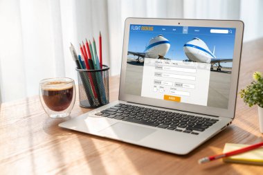Online uçuş rezervasyon sitesi mod rezervasyon sistemi sağlar. Seyahat teknolojisi kavramı .