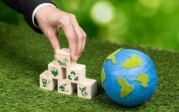 Mão Homem Negócios Segurando Terra Simbolizando Negócios Verdes Utilizando Tecnologia — Fotografia de Stock