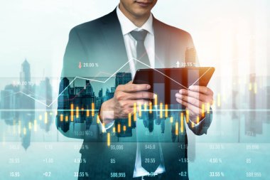 Businessman analyst working with digital finance business data graph showing technology of investment strategy for perceptive financial business decision. Digital economic analysis technology concept.