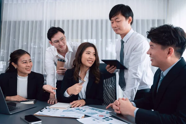 Harmony Office Concept Business People Analyzing Dashboard Paper Together Workplace — ストック写真