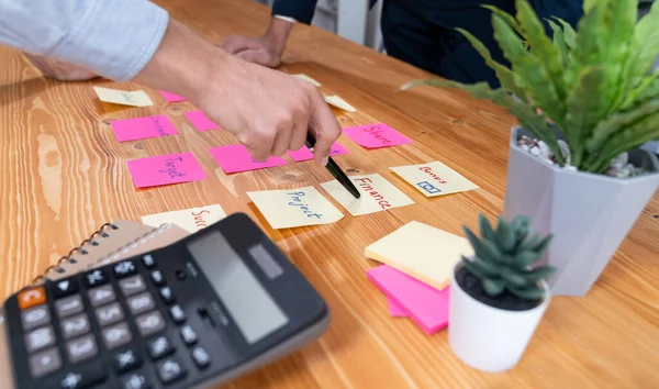 Business Team Riuniscono Sul Tavolo Brainstorming Scrittura Idee Creative Note — Foto Stock