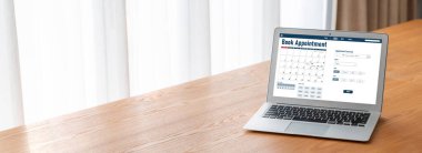 İnternet sitesindeki modish regrition için çevrimiçi aplikasyon rezervasyon takvimi