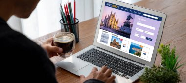 Model arama ve seyahat planlama için internet sitesi uçuş, otel ve tur rezervasyonları için anlaşma ve paket sunuyor