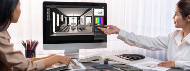 Masadaki bir grup iç mimar takımı dizüstü bilgisayarında mimari yazılım bulunan çeşitli ruh hali tahtası örneklerini seçiyor. Modern yenileme ve iç malzeme seçimi konsepti. İçgörü