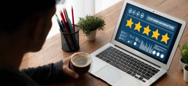 Pazarlama stratejisi planlaması için modem yazılım bilgisayarında müşteri memnuniyeti ve değerlendirme analizi